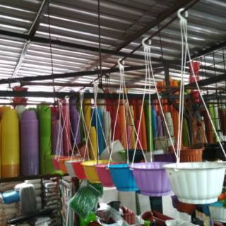 Pot bunga gantung mawar warna warni 20cm gantungan putih Pot bunga gantung mawar warna warni 20cm gantungan putih