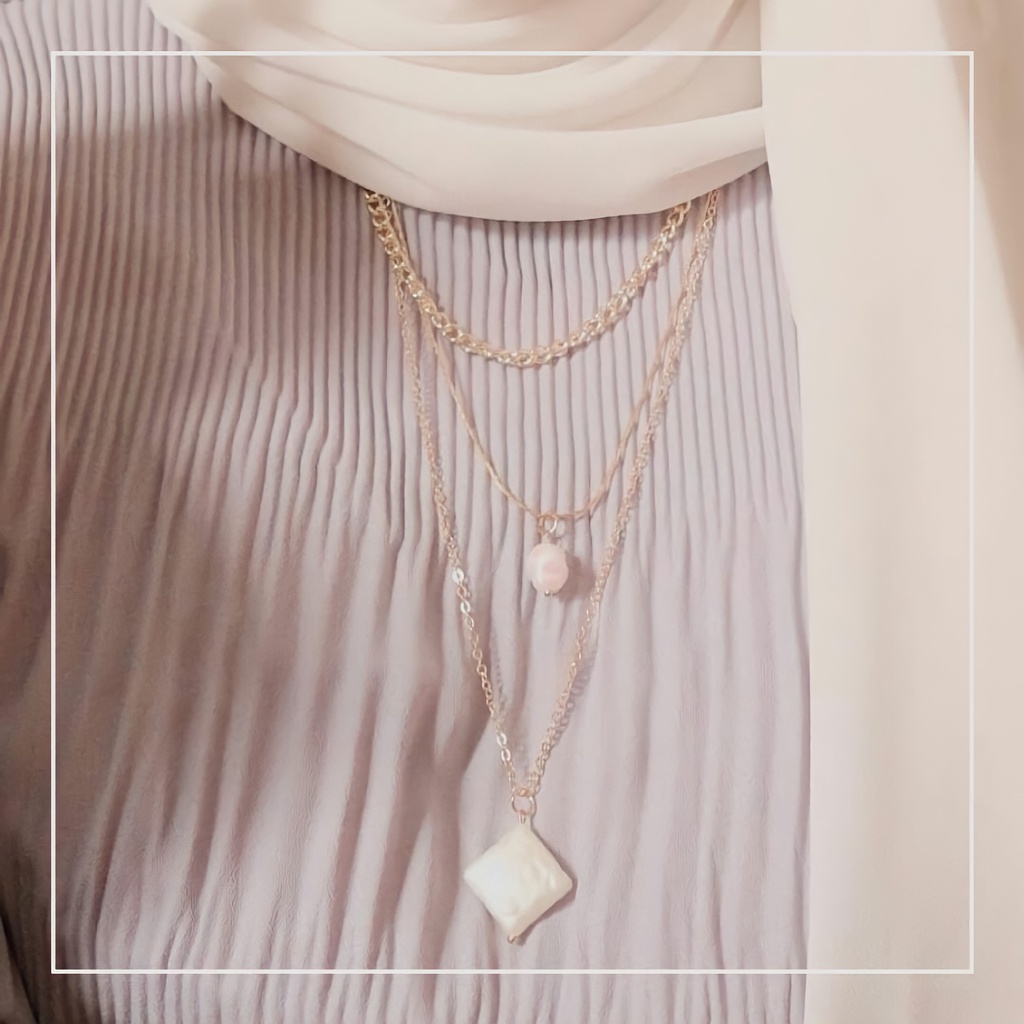 Kalung Choker Multilayer Rantai 3 Layer Liontin Mutiara dan Mutiara Kotak Korea Vintage Lily