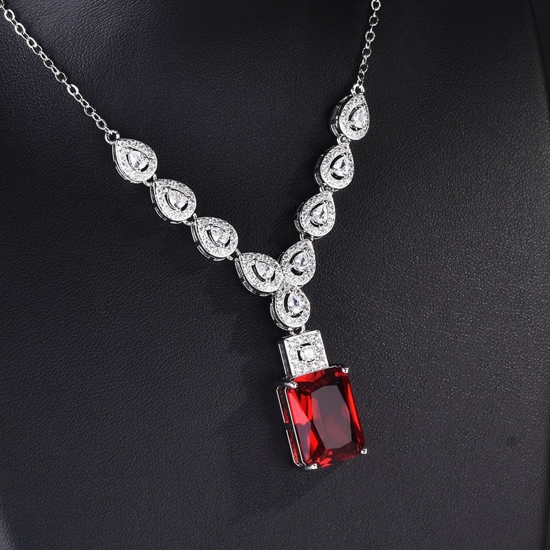 Kalung Rantai Dengan Liontin Ruby Mewah Untuk Wanita