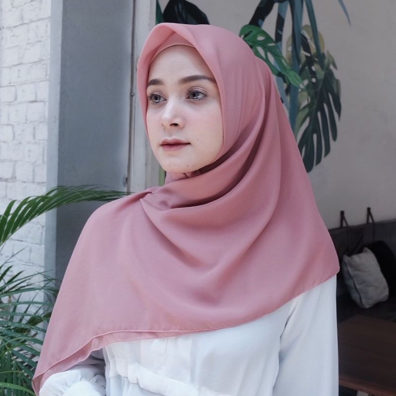 Jilbab Bella Square Segiempat Jahit Tepi