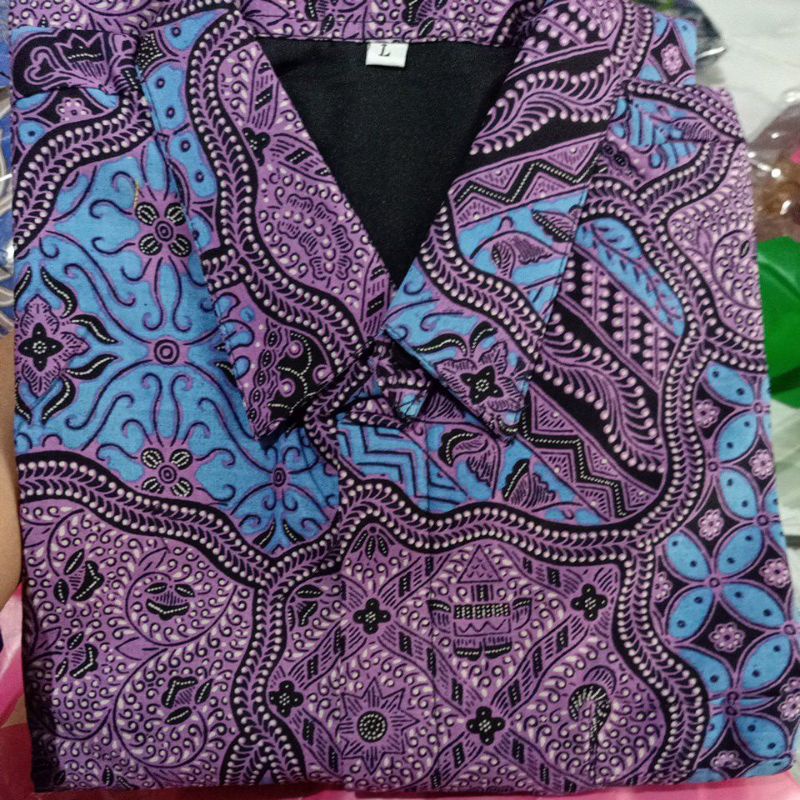 DEWA WANGSA DEWAWANGSA UNGU MARTOWIRO KEMEJA BATIK PRIA LENGAN PENDEK PANJANG LAPIS FURING ATASAN PREMIUM NATANEGARA SRI LANJAR KANGEN KAMULYAN ASWOTOMO ABU WIRO KAMULYAN AJOTASATRU ABANG TANAKA NAVY BHAROTO IRENG ASWOMULYO KUNING ASMITA BANU SAKA BIRU