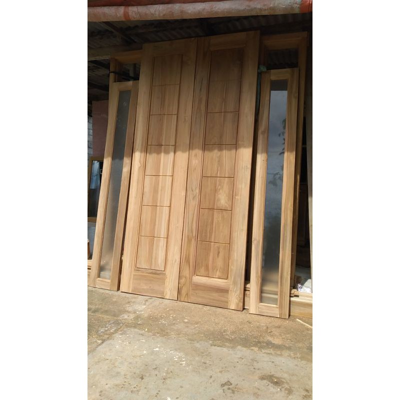 satu set daun pintu utama