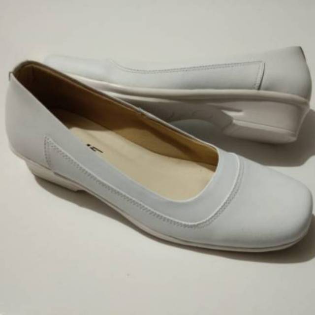 Sepatu akper / sepatu perawat putih / pantofel wanita putih