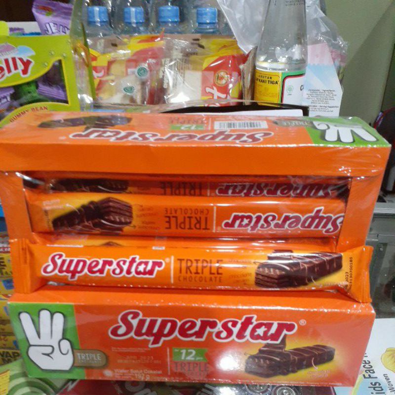 

SUPERSTAR/WAFER COKLAT/TRIPLE CHOCOLAT/ISI LEBIH BANYAK