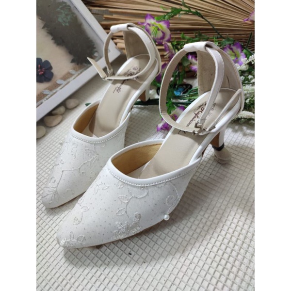 sepatu rafaizoutfit putih tali Monika 5cm.lancip