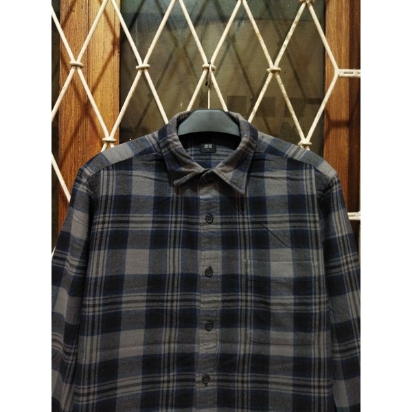 kemeja soft flannel uniqlo second original L kemeja kasual pria murah terlaris