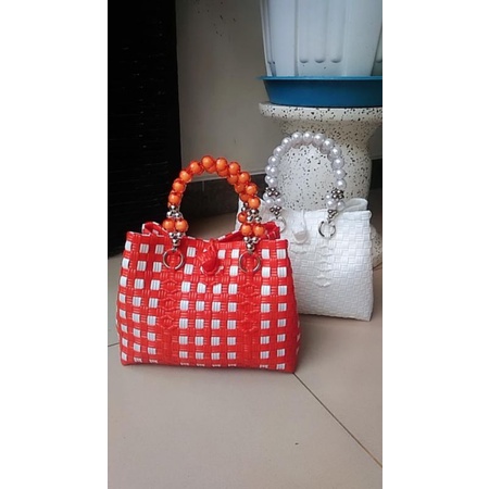 tas anyam jali handle mutiara