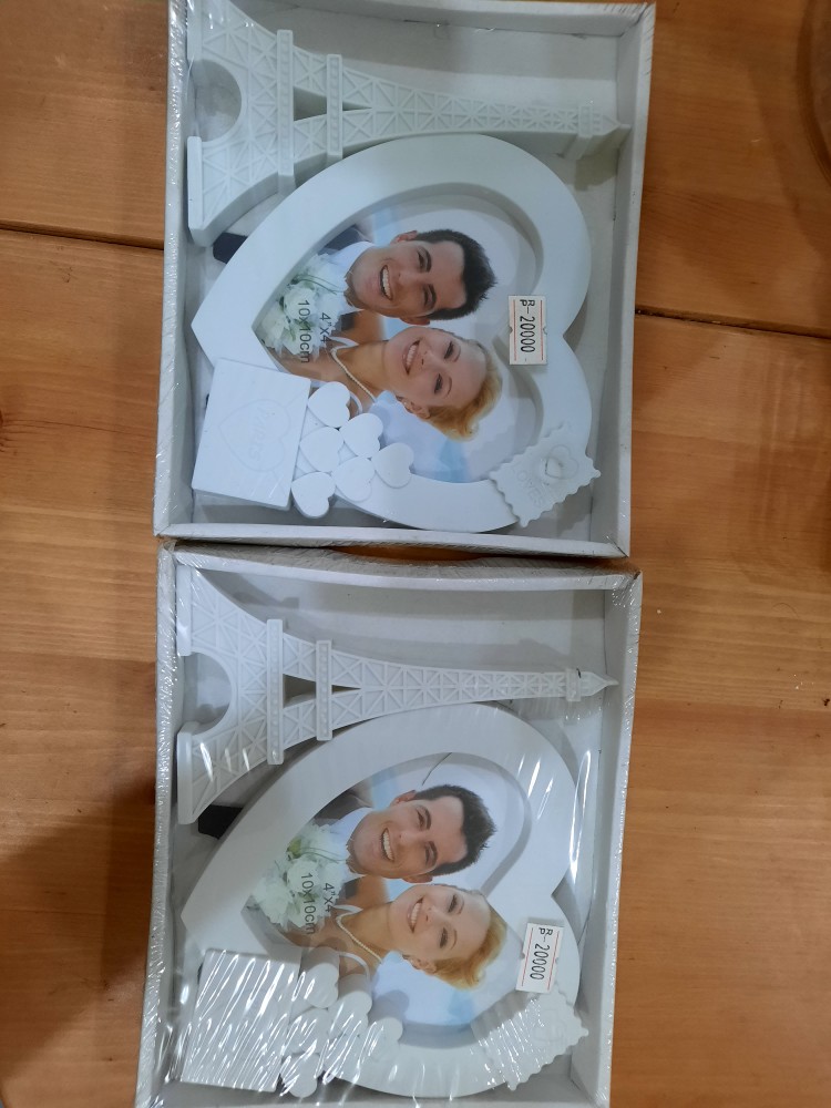 Bingkai Love Paris 3 Jenis Warna Putih,hitam,gold Lihat Gambar Produk..tidak Menerima Tukar