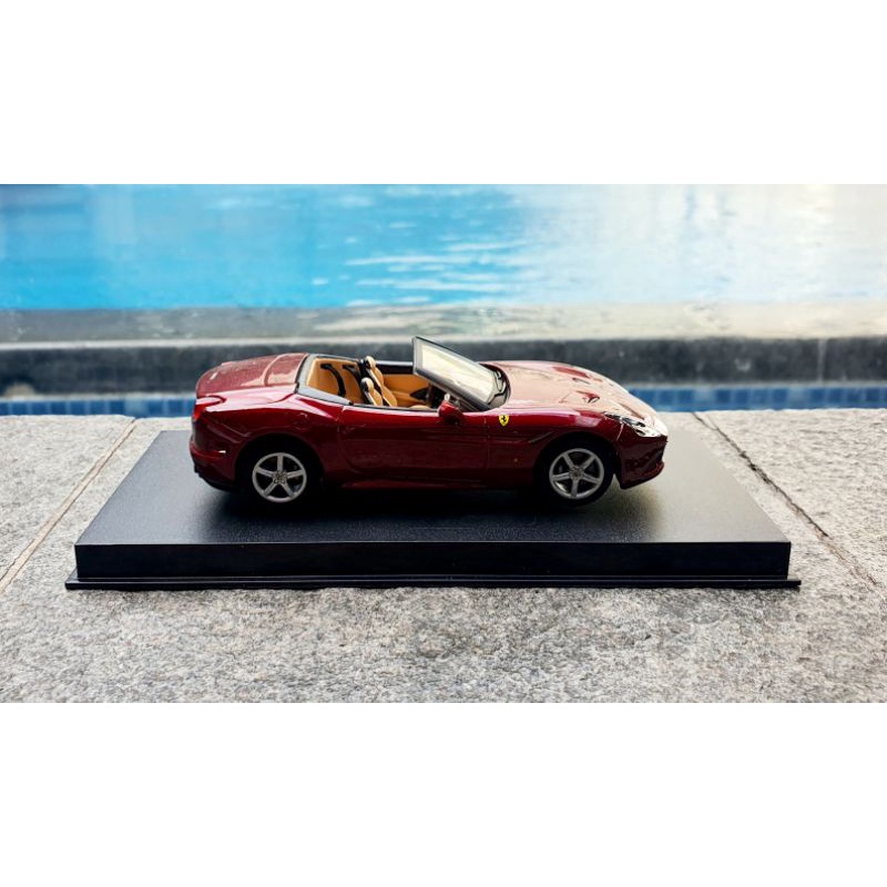 Diecast Bburago 1/43 Signature Ferrari California T Miniatur Diecast Mobil Mobilan Pajangan