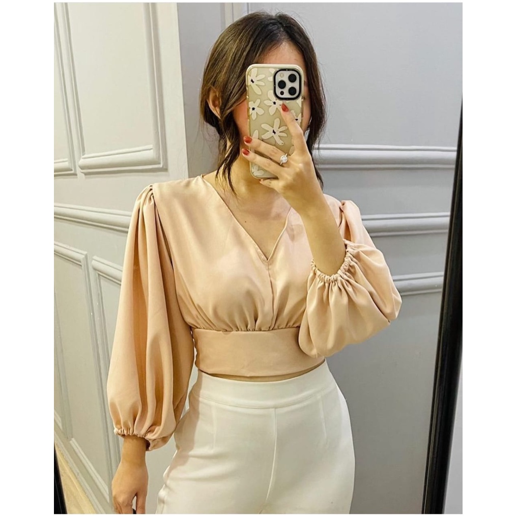 BEFAST - ZEC OOTD Wanita Blouse ADHITA / Posh Top / Pakaian Blouse Kasual / Blouse Crop Keluaran Terbaru / Fashion Wanita Remaja Kekiniaan / Blouse Crop Lengan Panjang / Trendy / Blouse Leher V