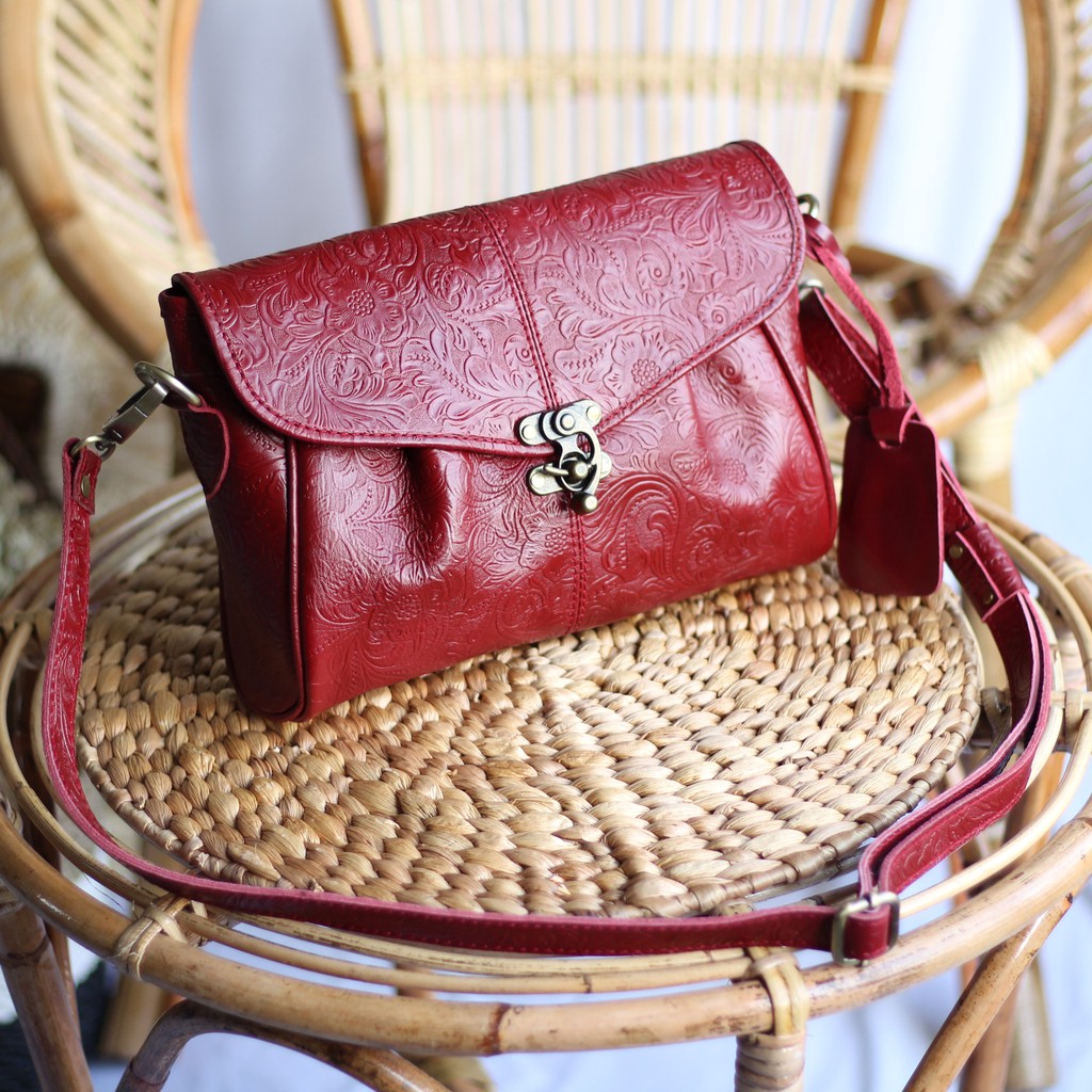 NEW !! TAS SLEMPANG WANITA KULIT ASLI MODEL CILLA BATIK MERAH / FREE GRAVIR NAMA