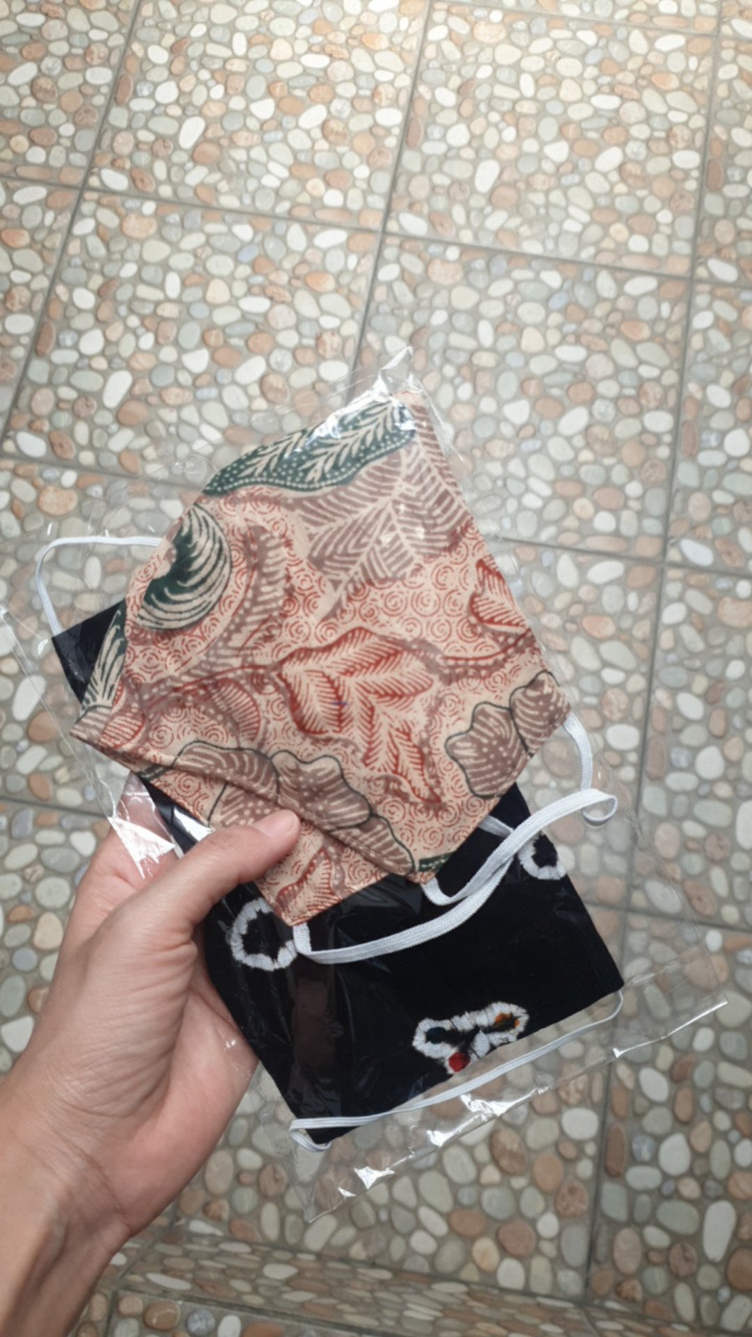 Masker Batik Model Baru Mj 1 Headloop (per Pack Isi 5 Pcs)