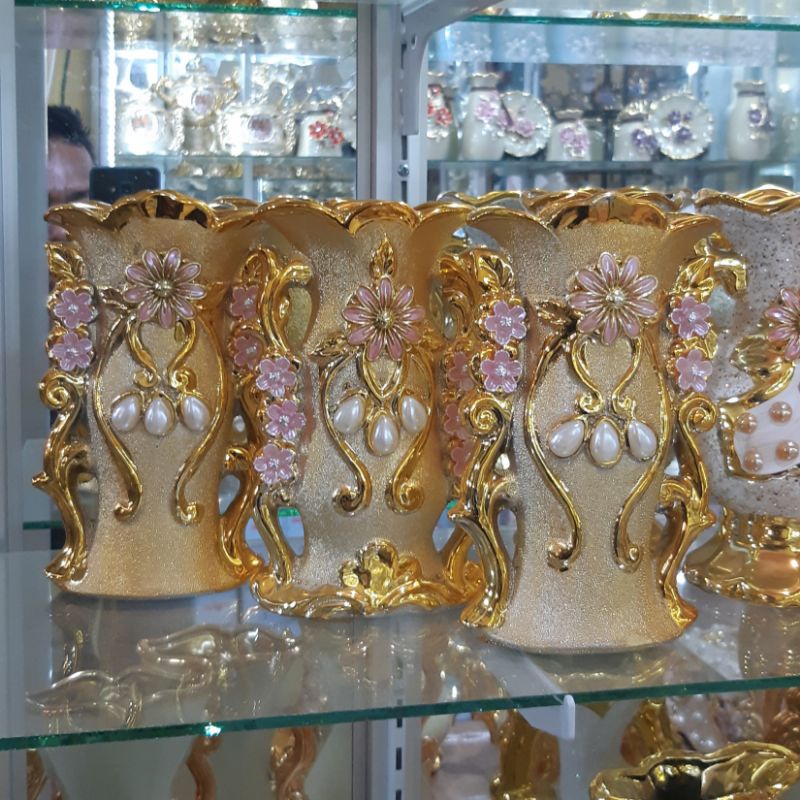 3 Pcs guci warna gold motif bunga timbul Pajangan lemari kaca Hiasan lemari kaca Dekorasi rumah Vas 