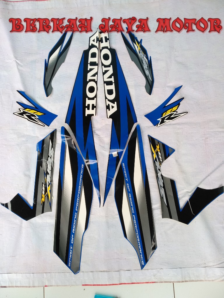 STRIPING STICKER LIS BODY MOTOR HONDA SUPRA X 125 TAHUN 2006 HITAM BIRU