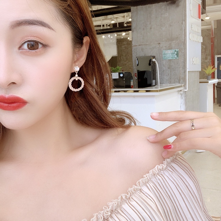 925 jarum perak Korea fashion pearl anting-anting anting-anting niche temperamen all-match lingkaran