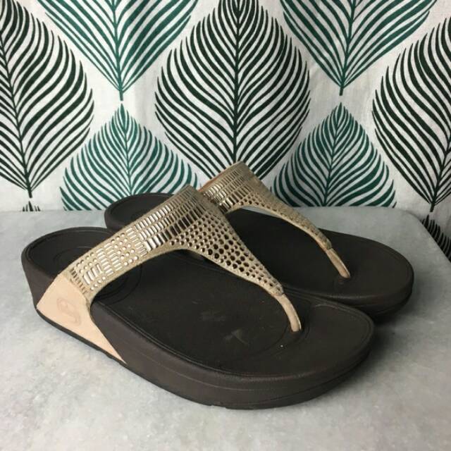FitFlop Aztek Chada Thong Sandals Rose Gold

Preloved