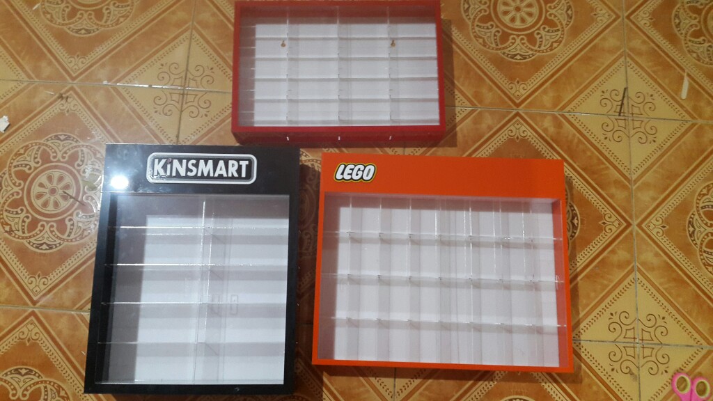 Rak Akrilik Minifigures Isi 32