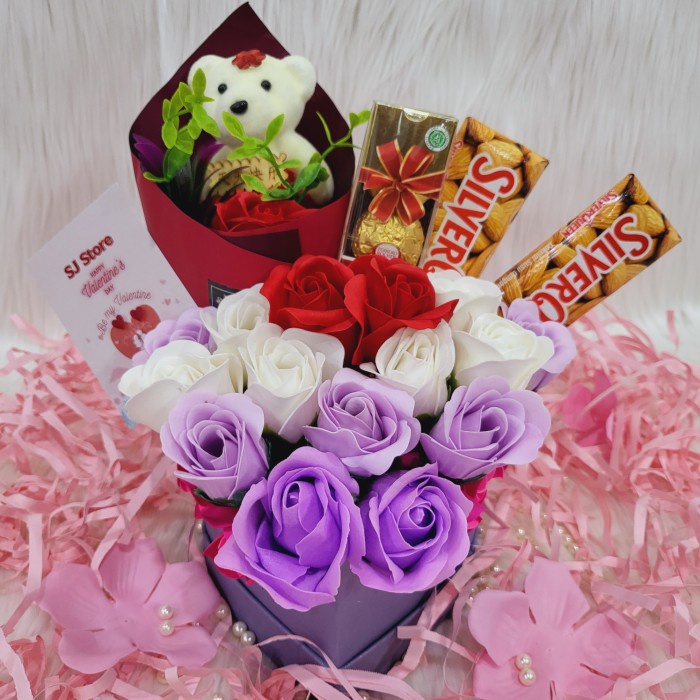 

Paket box hampers bunga valentine anniversary ulang tahun wisuda 92