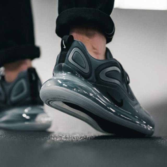 NIKE AIR MAX 720 CARBON GREY