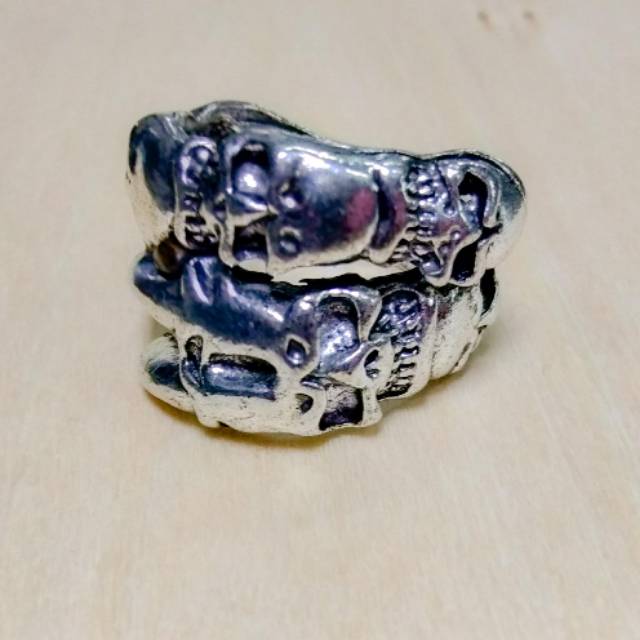 Cincin tengkorak