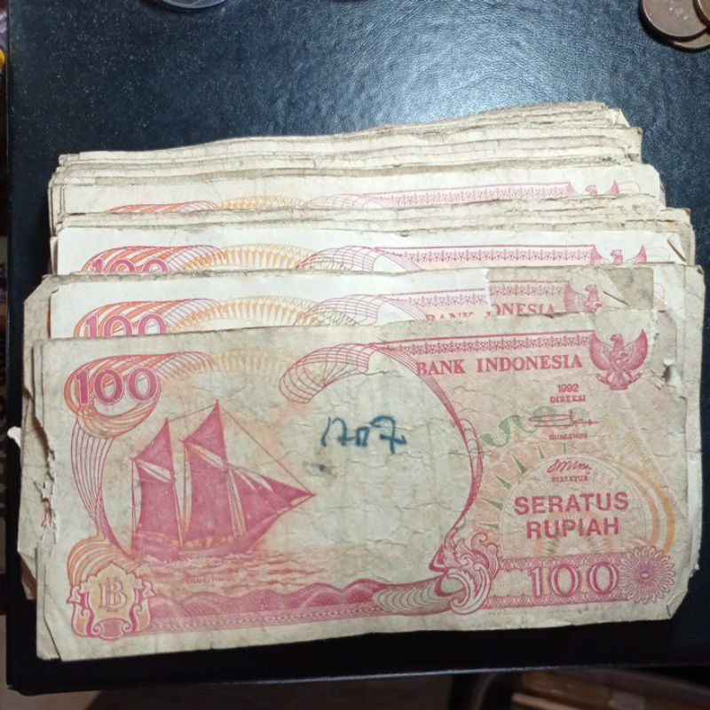 Uang Kertas Kuno Lapuk 100 Rupiah Pinisi Th 92 Bukan th 1991 Perahu Layar 1 Gepok 1 Bendel