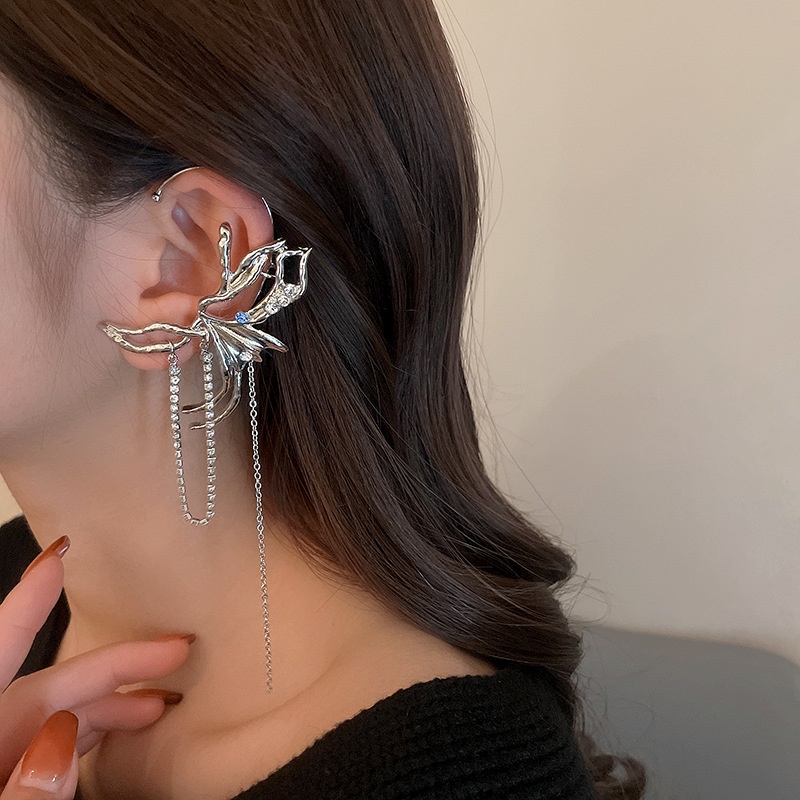 Anting Stud Rumbai Panjang Desain Kupu-Kupu Aksen Berlian Serbaguna Untuk Wanita