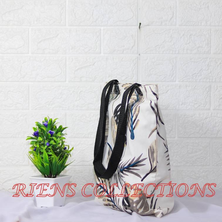 TOTEBAG KANVAS MOTIF FLORAL LATAR PUTIH. Riens Collections Tas Kanvas Tas Jogja TAs Souvenir Jogja Oleh Oleh Jogja