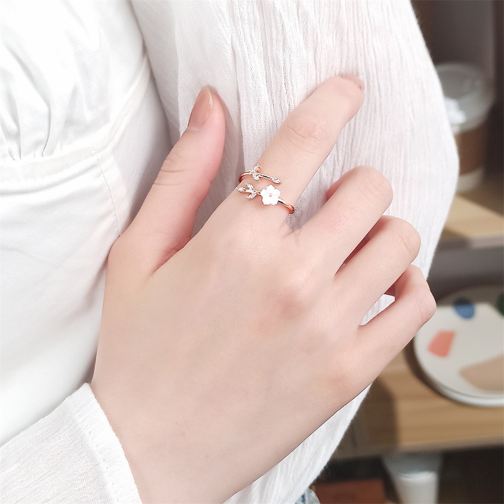 Cincin Model Terbuka Dapat Disesuaikan Desain Cabang Daun Bunga Bahan Rotan Gaya Korea Untuk Perempuan