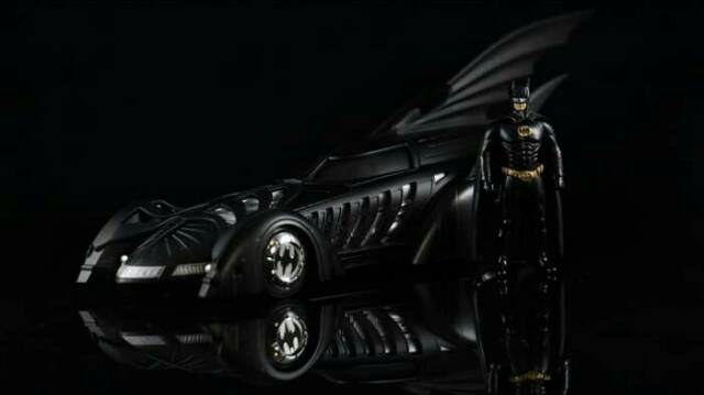 Diecast Jada Forever Batmobile &amp; Batman DC Series 1:24 Metallic Black