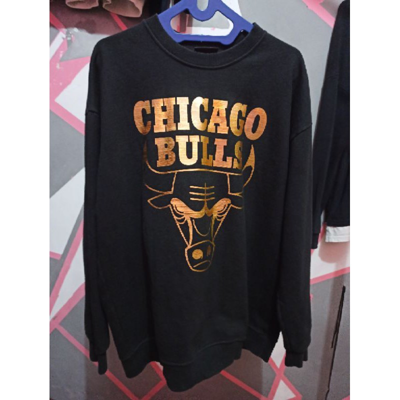 (SOLD OUT) CHICAGO BULLS GOLD Crewneck (LIKENEW) TERBAIK