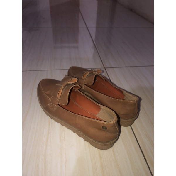 preloved sepatu triset