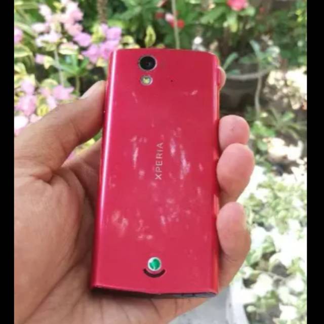 Sony Ericsson Xperia Ray warna MERAH LANGKA  kamera 8mp