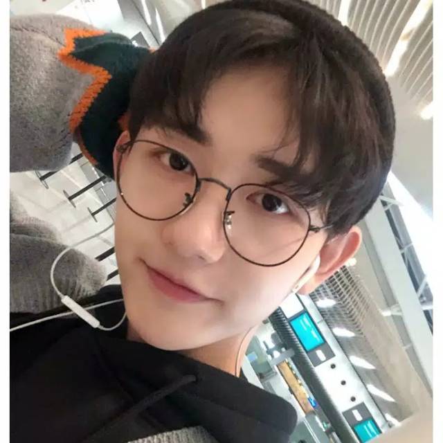 Kacamata korea kekinian