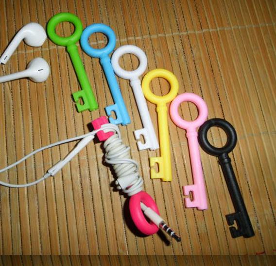 Penggulung Kabel Earphone Berbentuk Anak Kunci