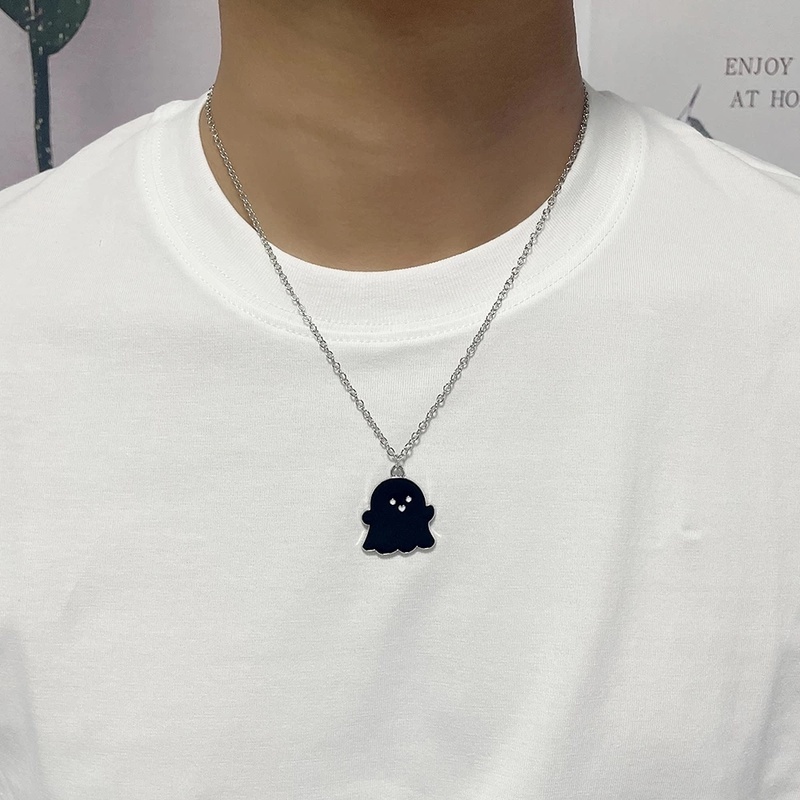 Kalung Rantai Klavikula Hias Liontin Kartun Hantu Hitam Putih Bahan Alloy Untuk Unisex