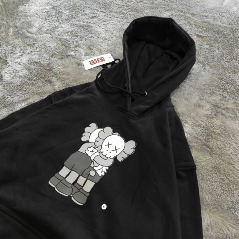 Sweater Hoodie Uniqlo X Kaws Hug FullTag &amp; Lebel