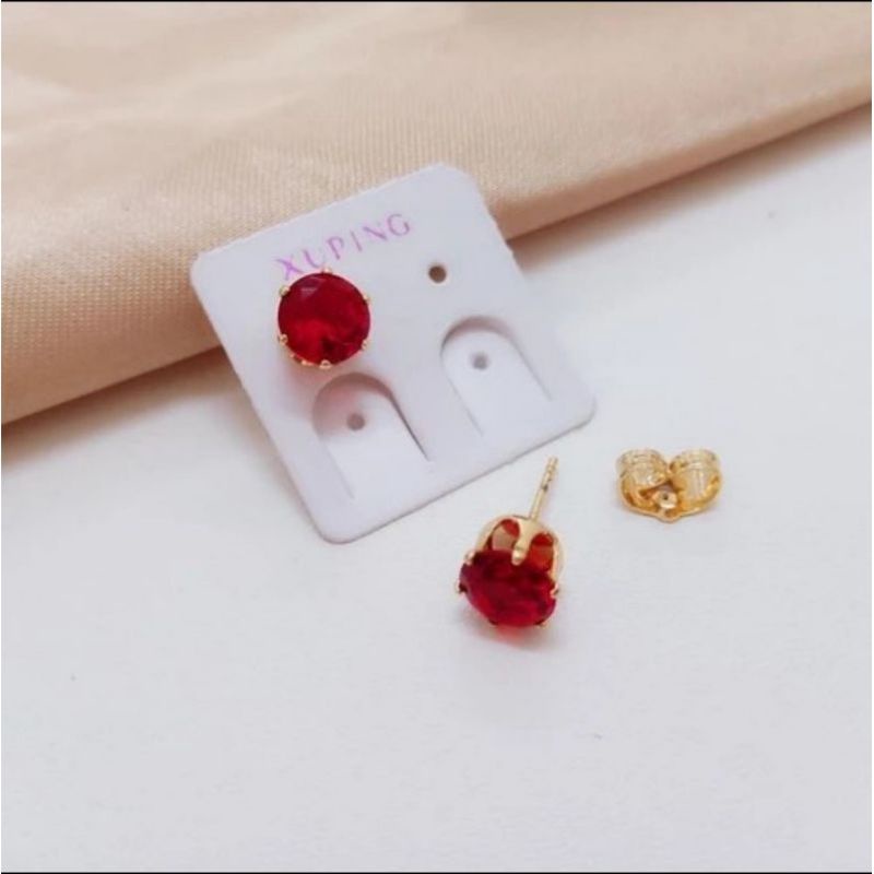 Anting tusuk permata merah