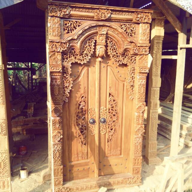 Kusen pintu ukir gebyok kudusan