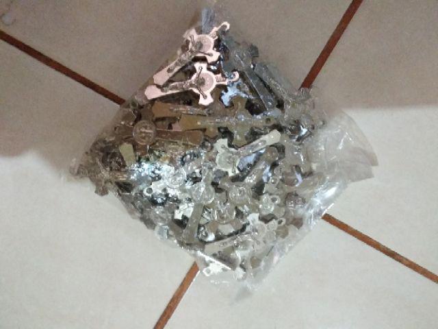 Salib Rosario Benediktus Bunga