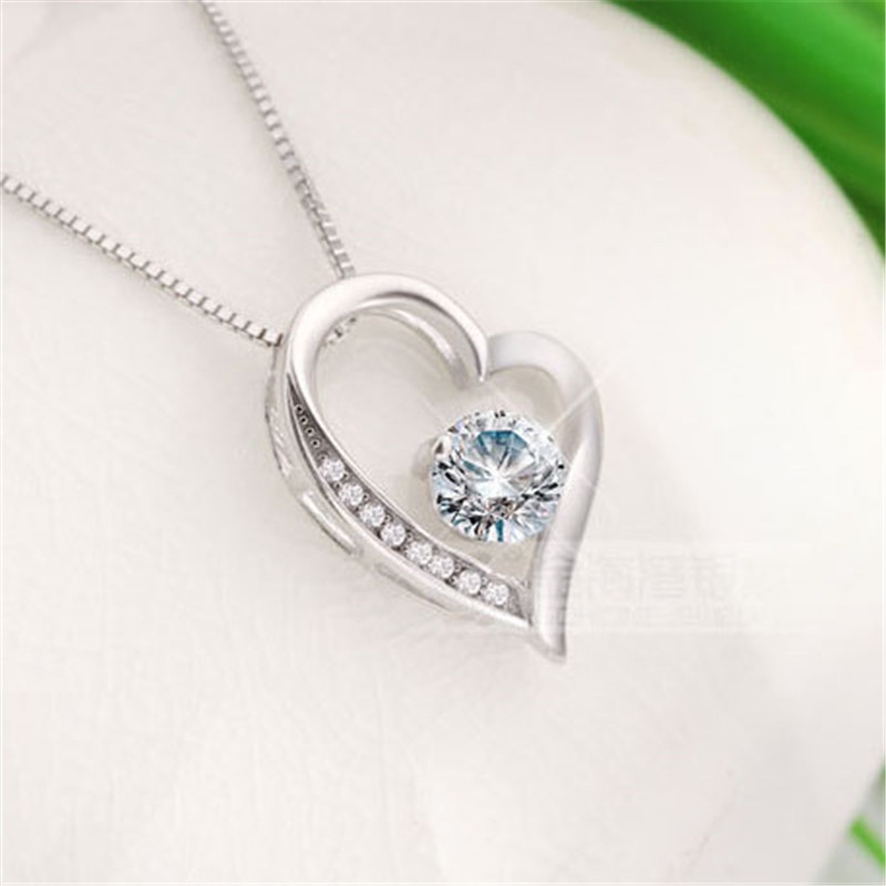 [Ready Stock]Fashion Simple Silver-Plated Necklace with Diamond Heart-Shaped Pendant