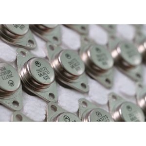 Dijual TRANSISTOR MOTOROLA 2N3773 Murah