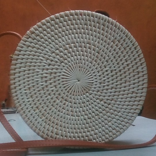 Tas Selempang Rotan Bulat