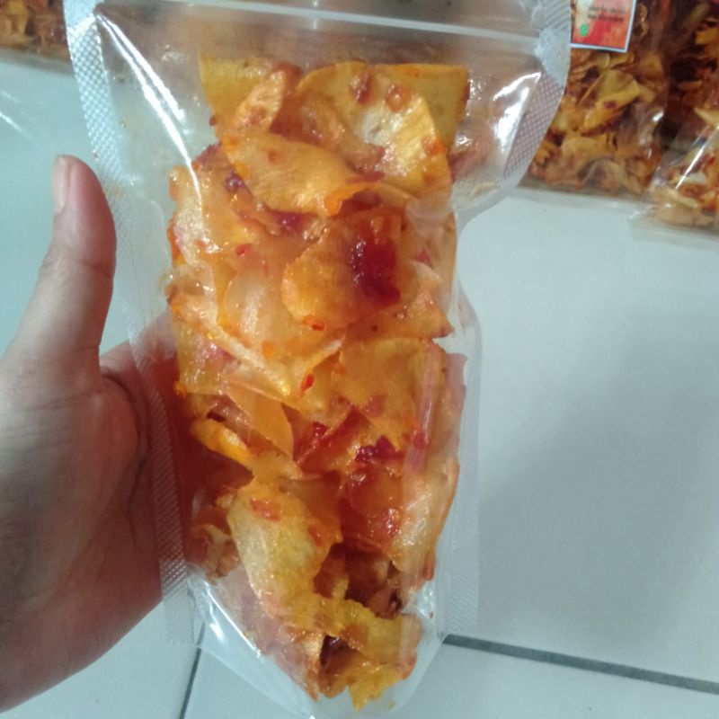 

kripik singkong pedas manis (tebuat dari cabai asli)