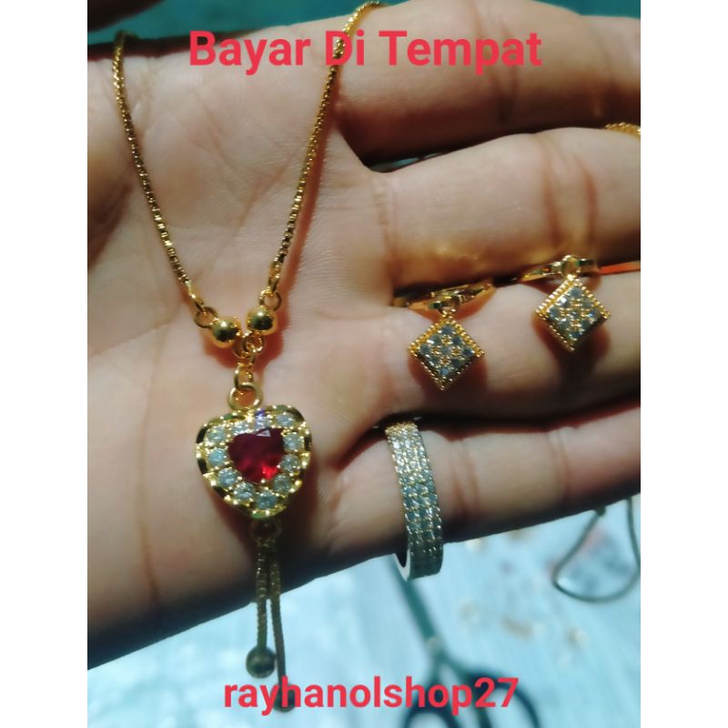 PERHIASAN WANITA TITANIUM SET ANTING CINCIN KALUNG LIONTIN GIOK MERAH FULL PERMATA CRISTAL PUTIH 22K