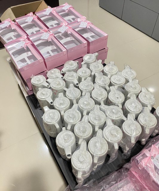 Minim 25pcs Souvenir One Month Hamper / Souvenir Teapot / Teko Susun 2 Cangkir (mika Hard Box)