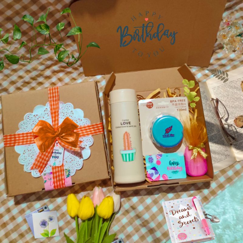 

Hampers Gift Box Hadiah Ultah Kado Aesthetic Cewe
