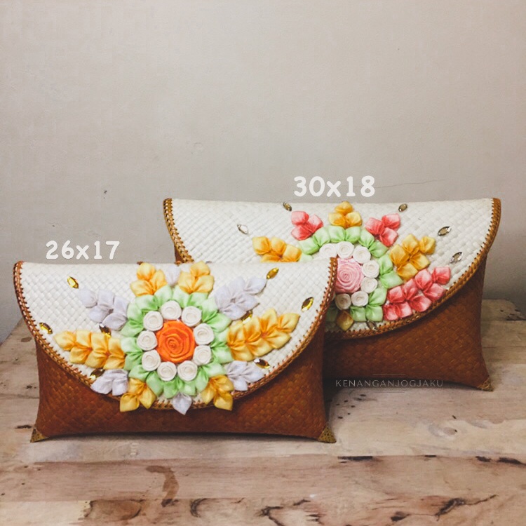 Clutch Anyam Bunga Wanita Tas Kondangan Pesta Anyaman Murah Oleh oleh Kerajinan Jogja Etnik Grosir