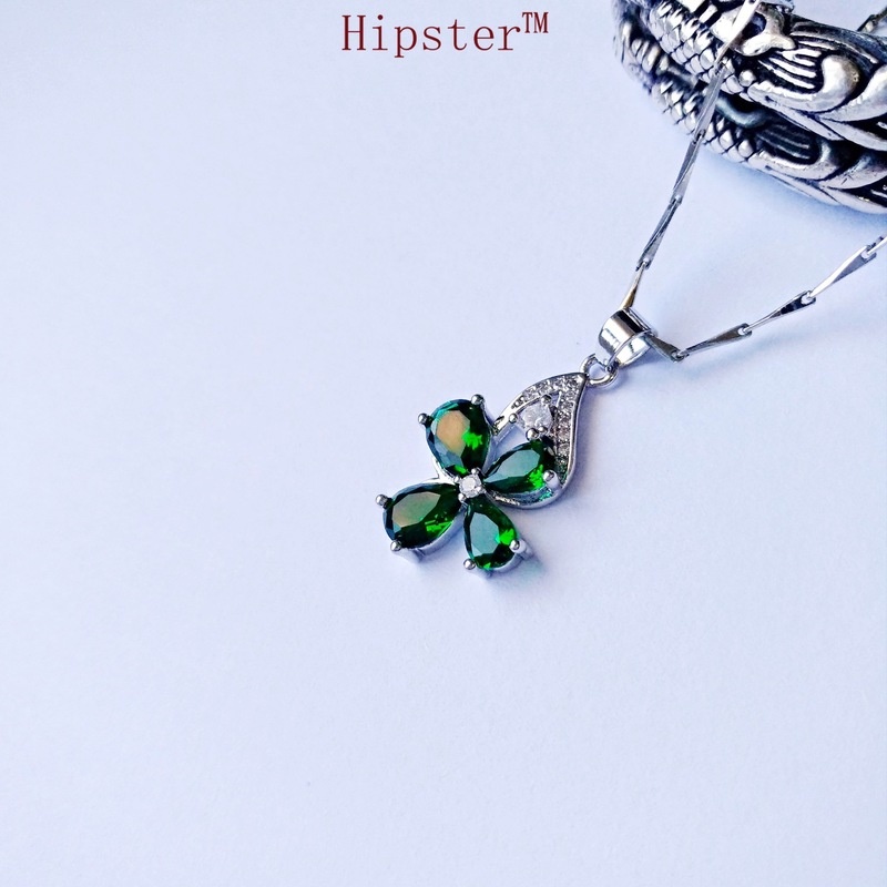 New Emerald Four-Leaf Clover Pendant Fashion Simple Clavicle Chain
