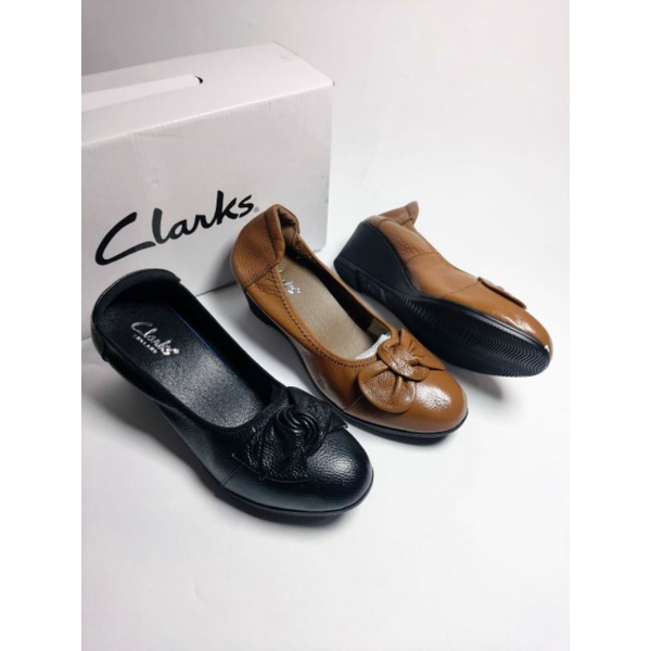 Clarks wedges 5 cm / Sepatu wanita clarks wedges bow 898 leather empuk