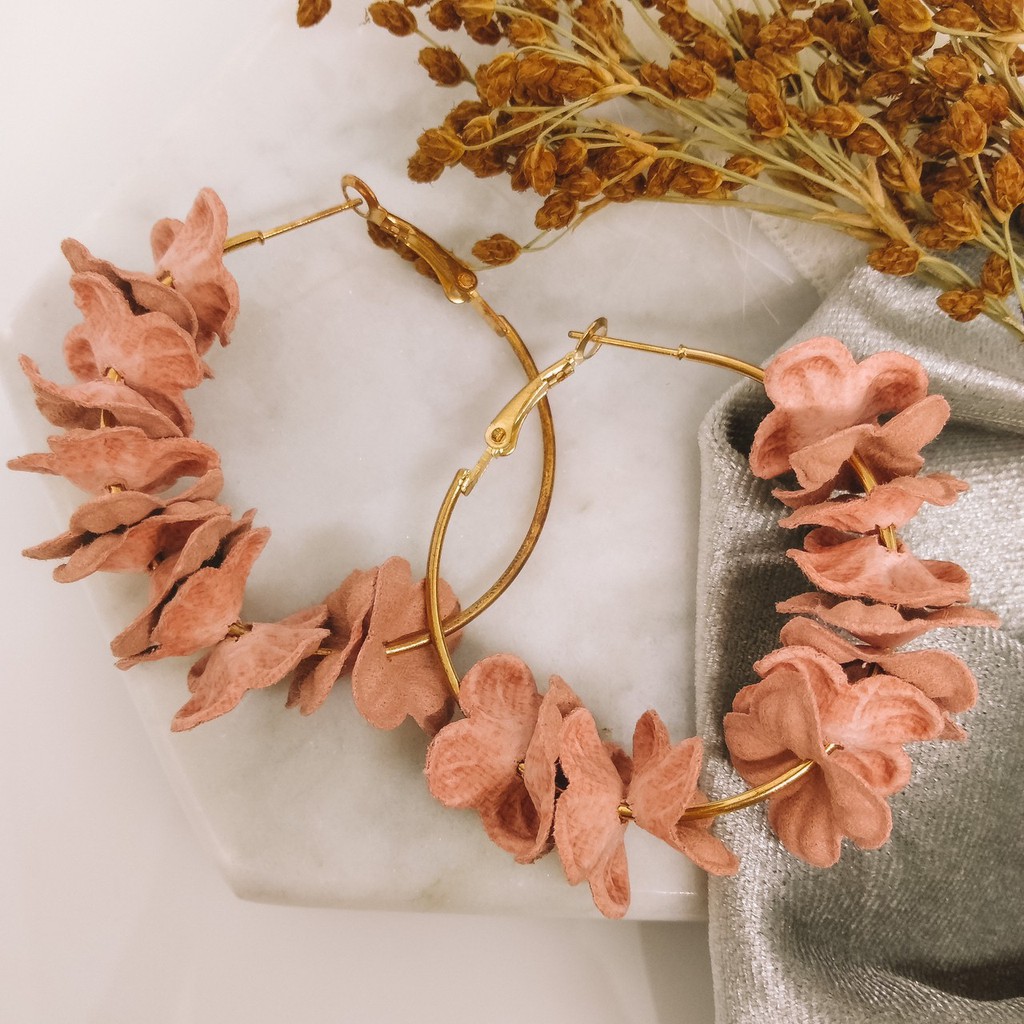 Anting Panjang Model Bunga